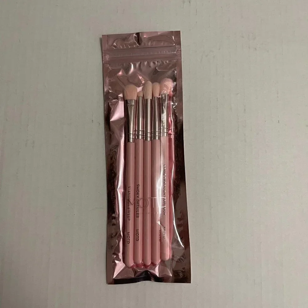 MOTD Cosmetics New Pink Handles In A Blush Blending 5 Piece Eye Brush Set